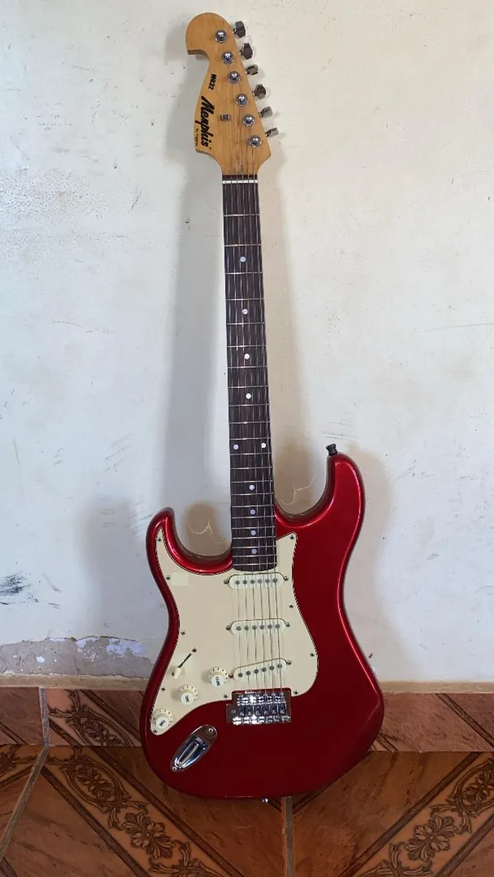 Vendo guitarra para canhoto semi novo