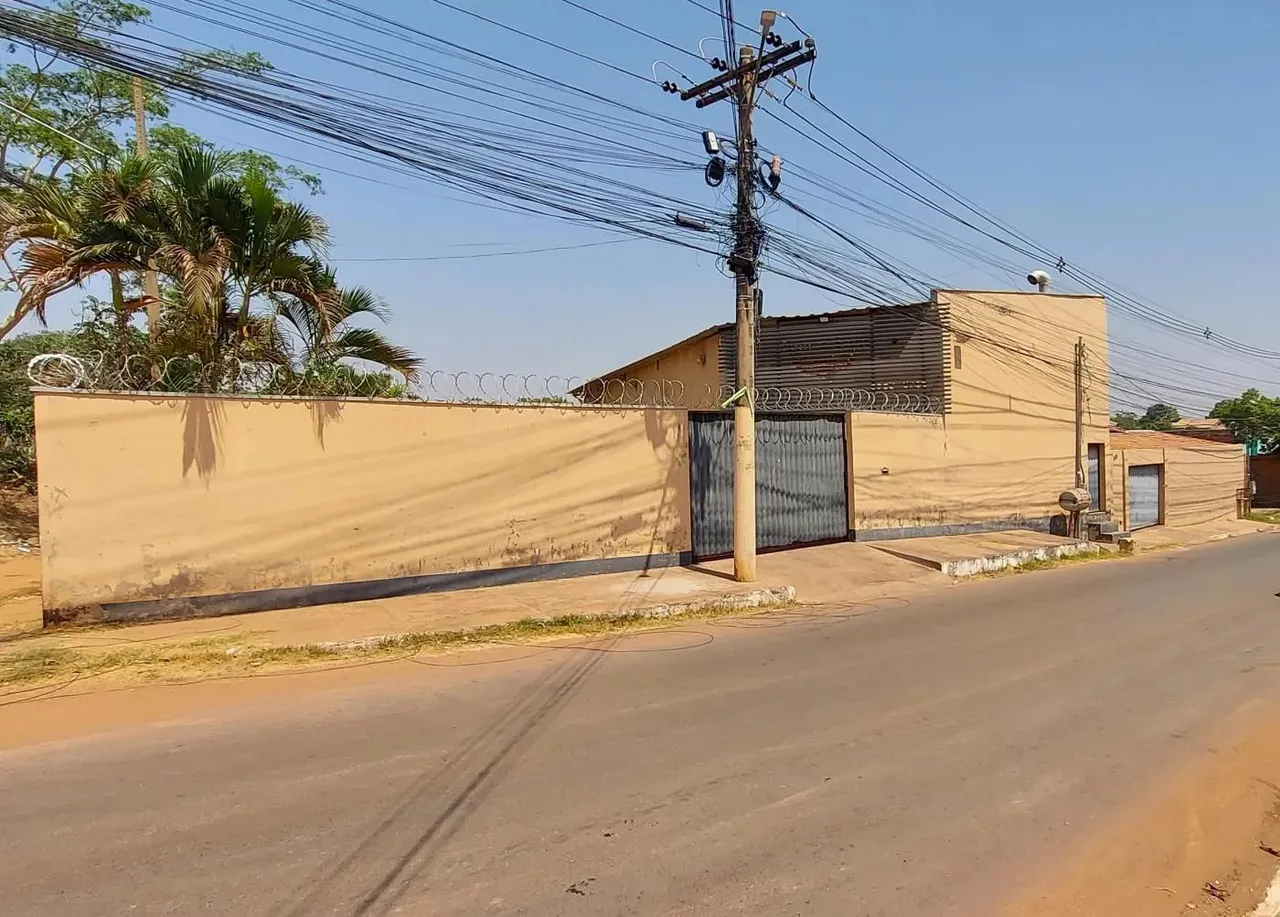 Barracão para Locação em Várzea Grande, Água Vermelha, 2 banheiros
