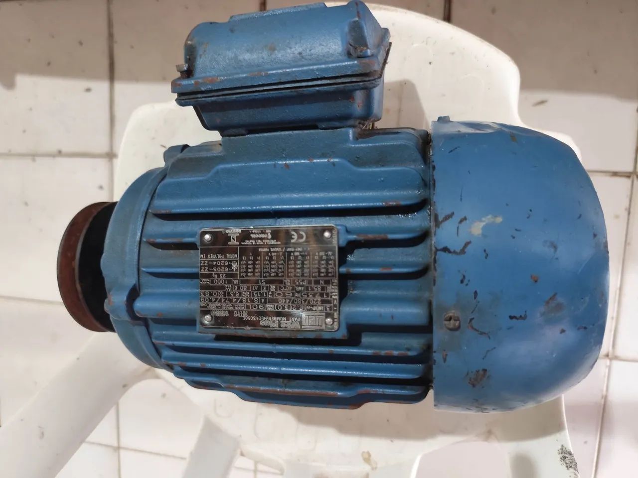 Motor trifásico 3cv 4polos com polia weg