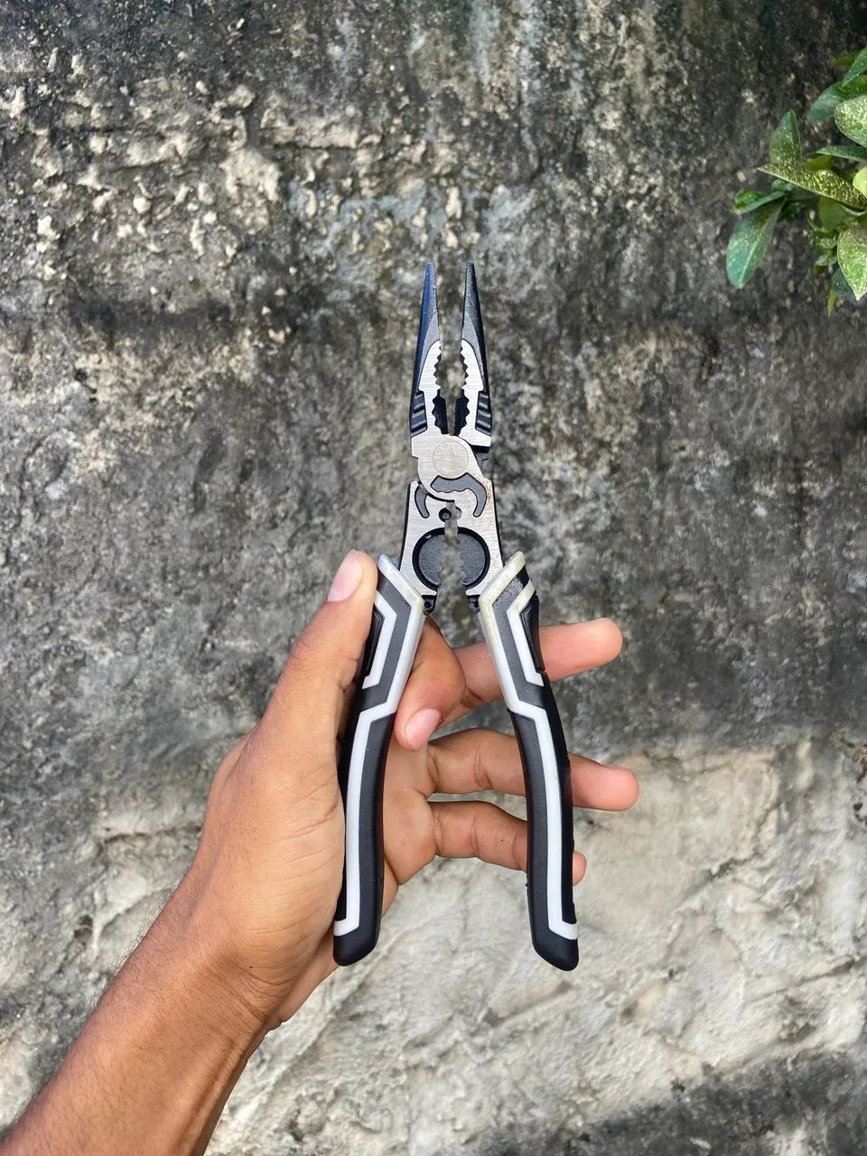 Alicate Universal Profissional 8" Reforçado com Cabo Emborrachado Antiderrapante - Foto 2