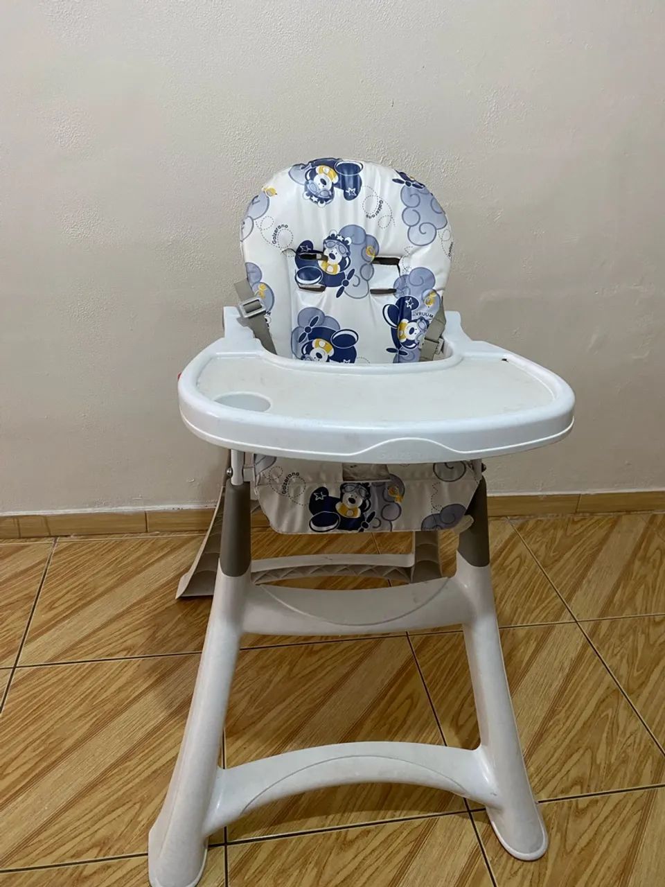 Cadeira de alimentação infantil