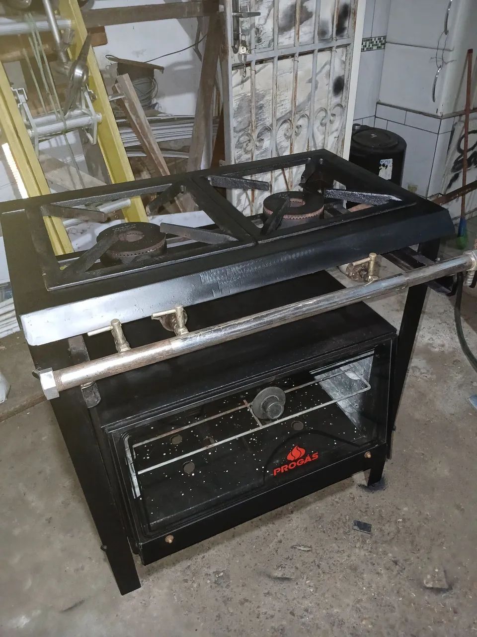 Fogão industrial de 2 bocas e forno, da marca progás, funcionando perfeitamente,valor 800  - Foto 4