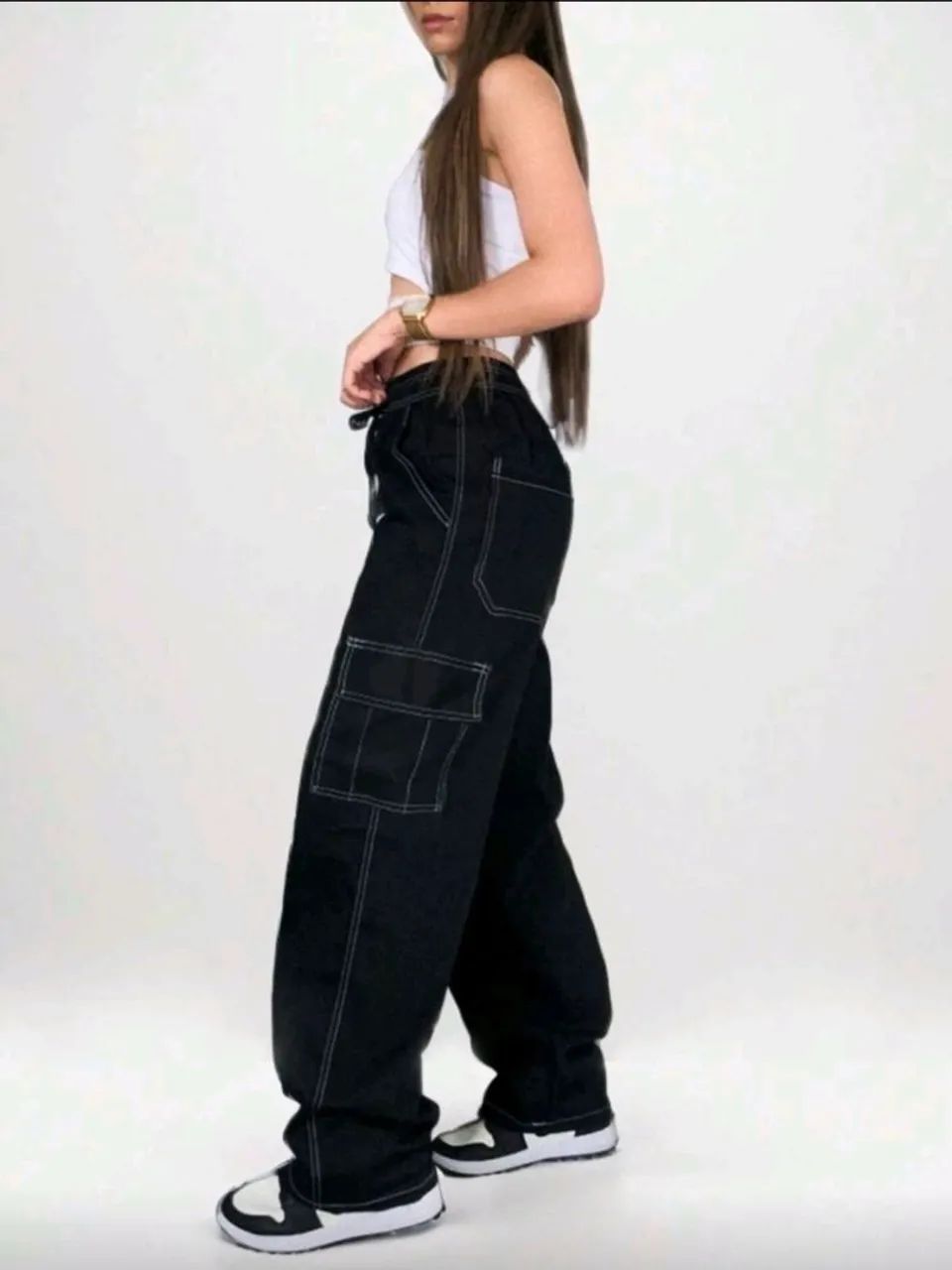 Calça Cargo com bolso único atrás 