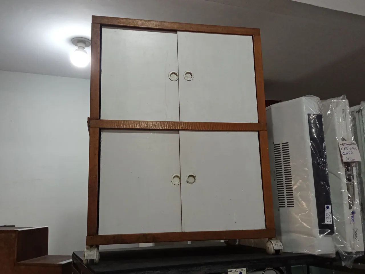 Armário com 4 Portas de Correr em Madeira 
