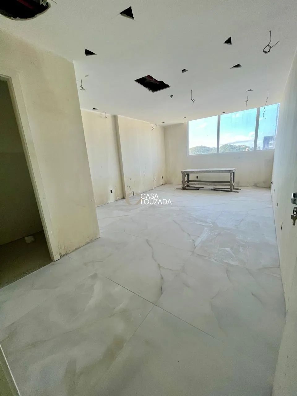 Aluga-se Sala Comercial Edifício Golden Business no Divino Espírito Santo