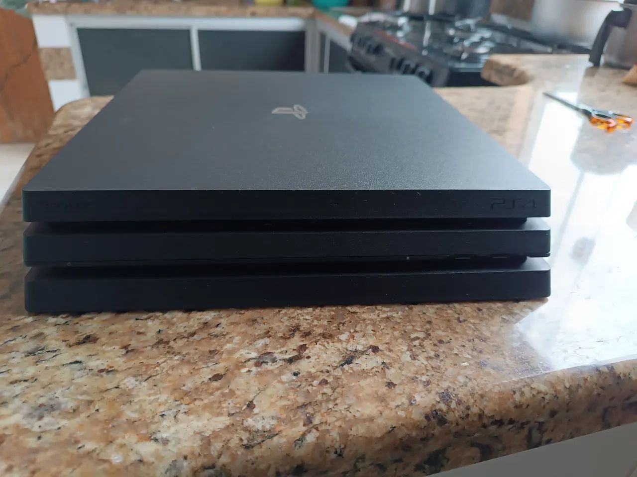 Vendo ps4pro desbloqueado  - Foto 3