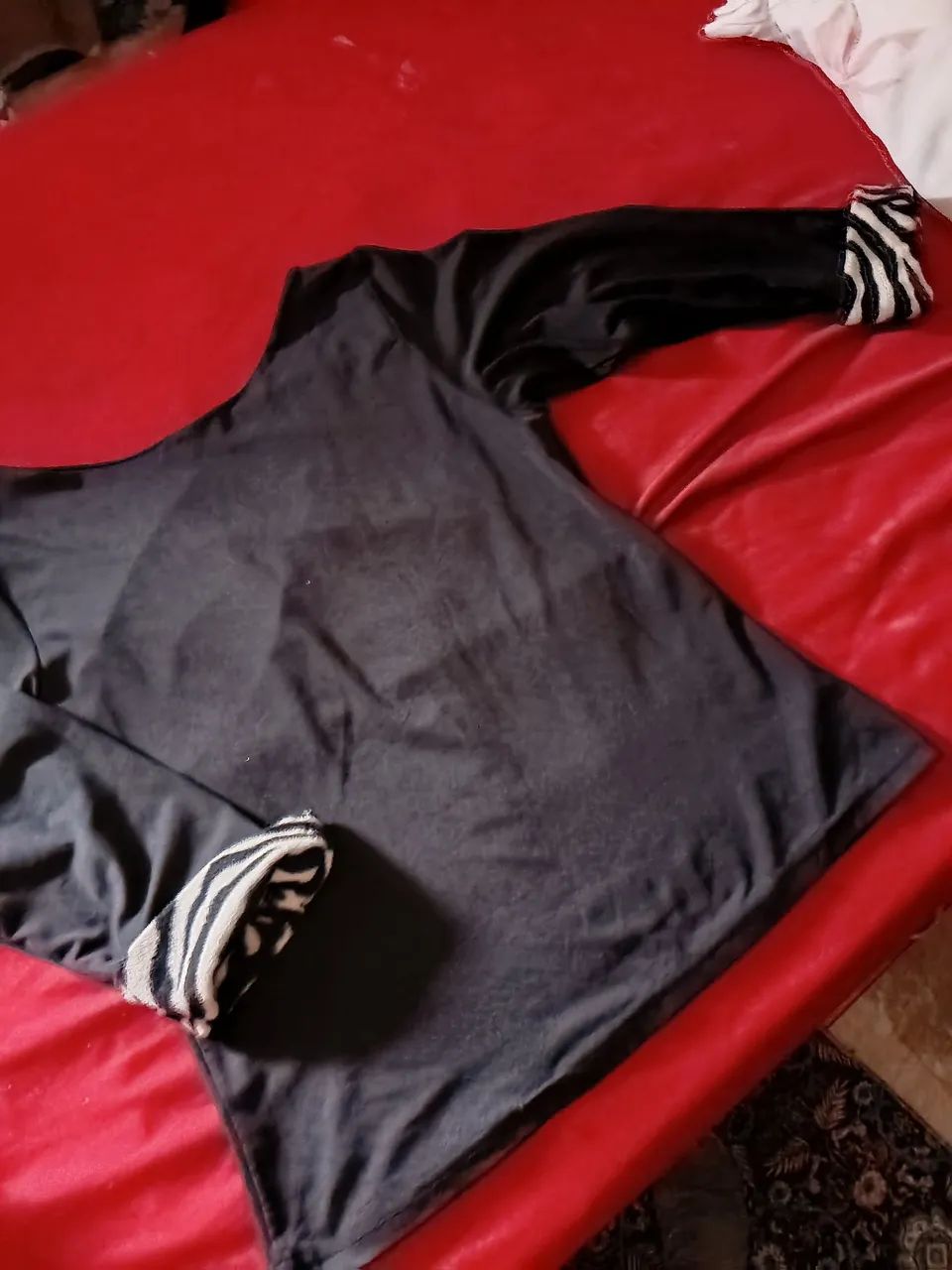 Blusa preta M com manga - Foto 2