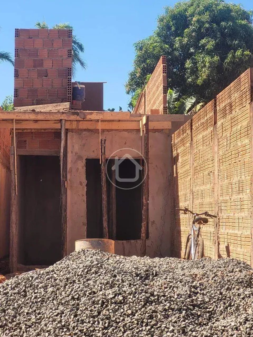 CASA COM SUÍTE