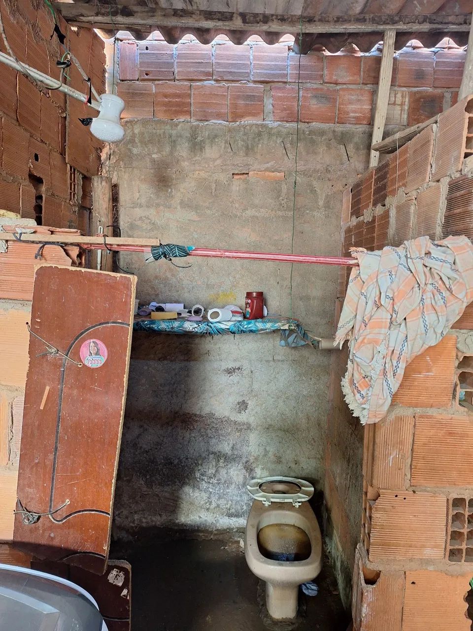 Vendo um lote com alguns cômodos construídos - Foto 4
