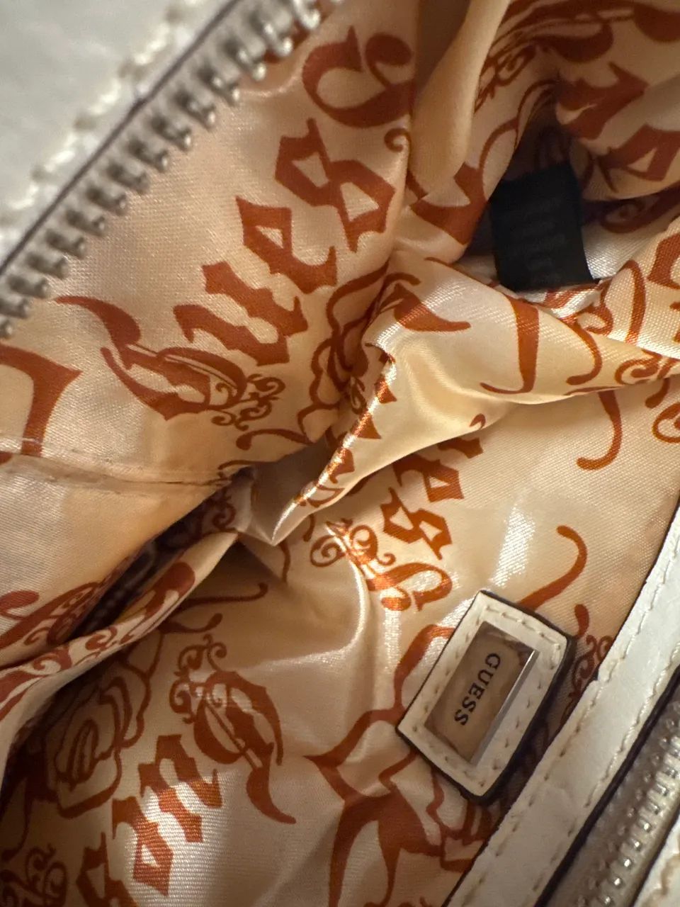 Bolsa guess sem uso off white  - Foto 3