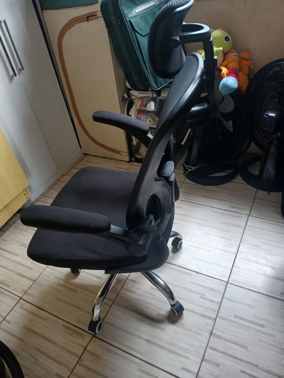 Cadeira giratória levanta e abaixa 130reais  - Foto 2