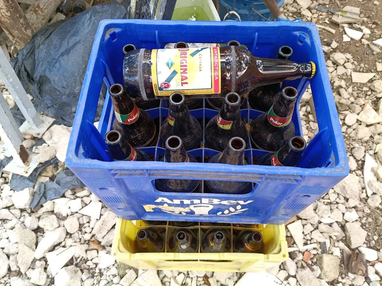 Vendo caixas e garrafas 421229846499829762