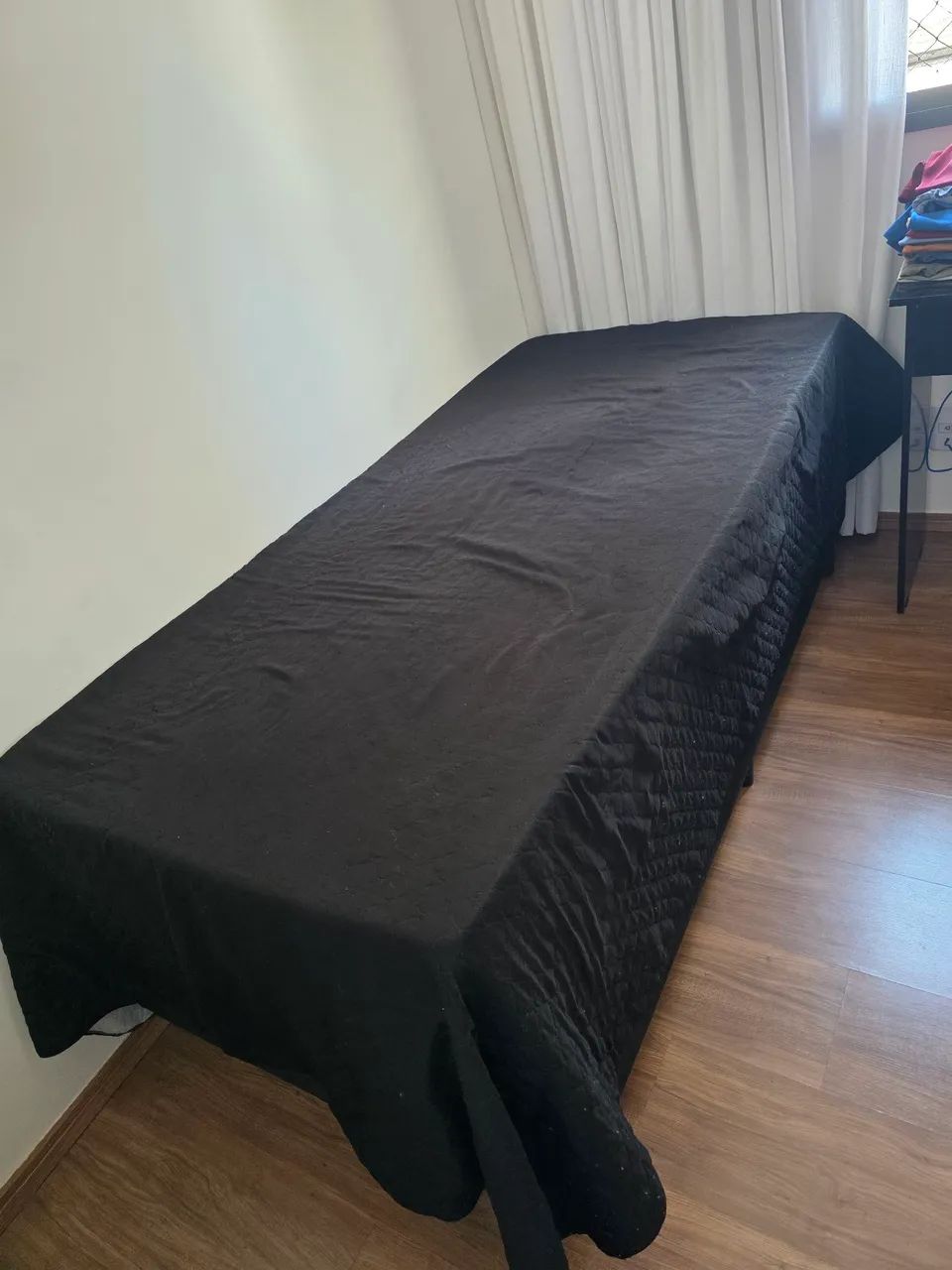 Cama box de solteiro com dois colchões 