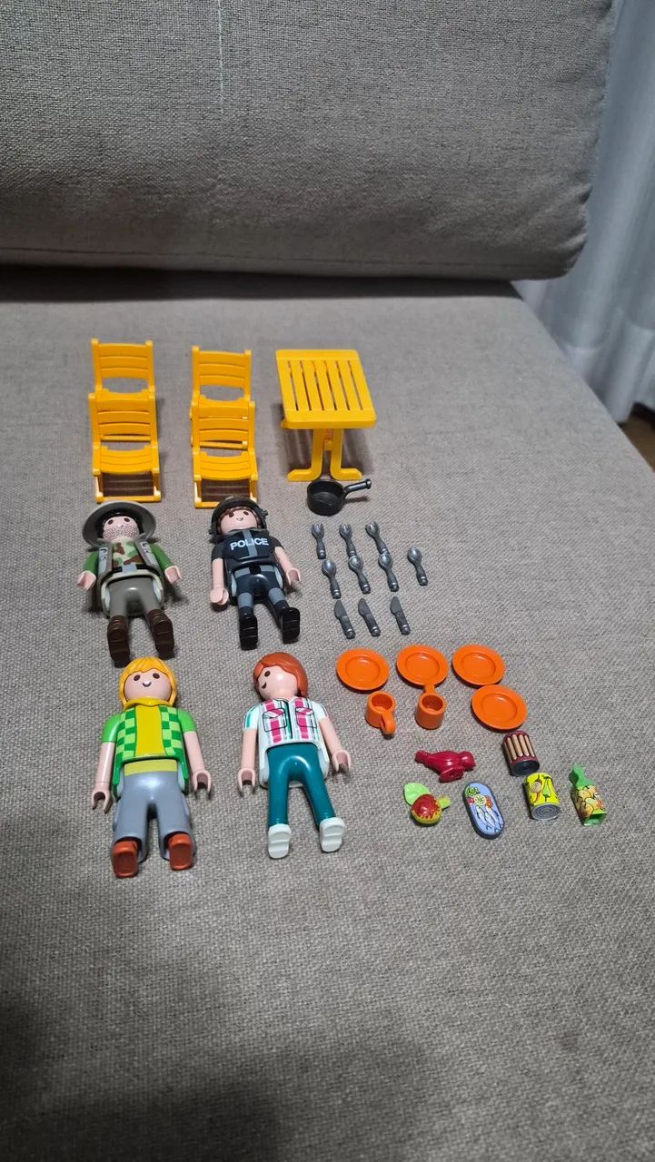 Trailer Playmobil com acessórios e bonecos - Foto 3