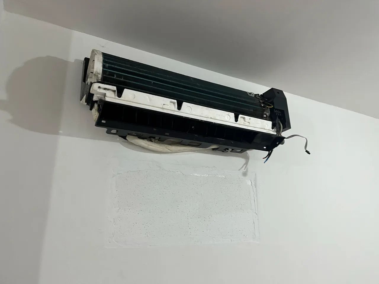 Ar-condicionado bem conservado funcionando perfeitamente 12.000 BTUs  - Foto 3