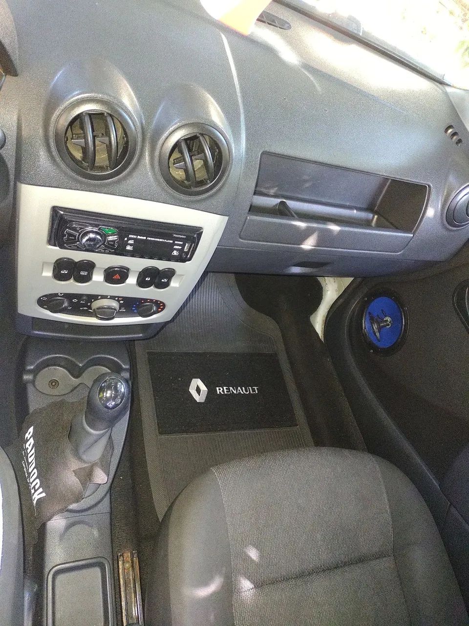 Renault Logan Expression Hi-flex 1.6 8V 4P 2009 - Foto 3