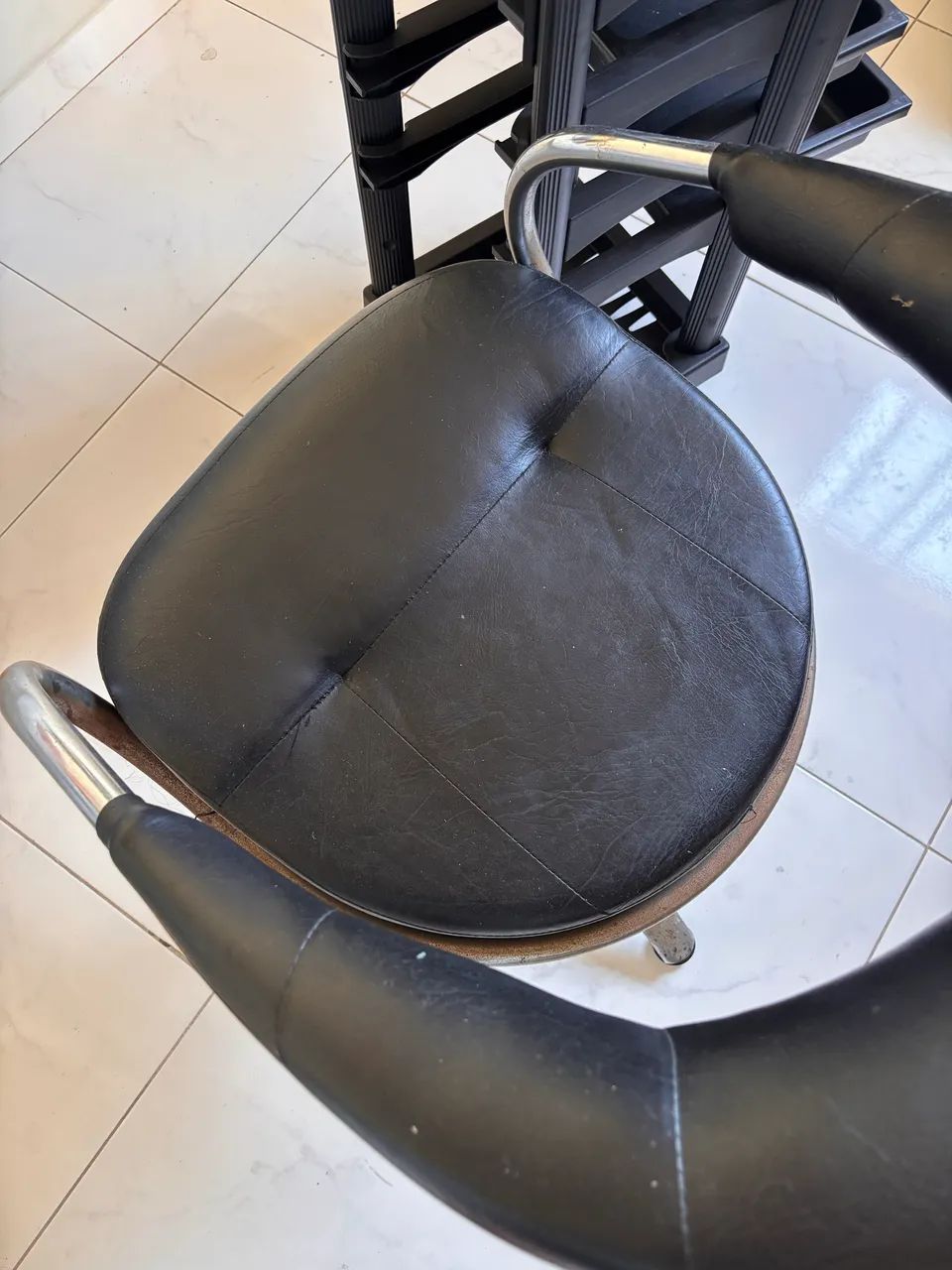 Kit cadeira + carrinho para salão de beleza