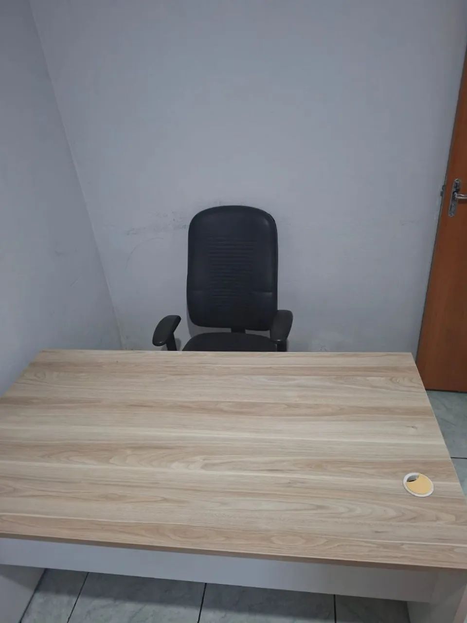 Vende-se Mesa de Escritório/Estúdio (Acompanha cadeira Giratória)  - Foto 5