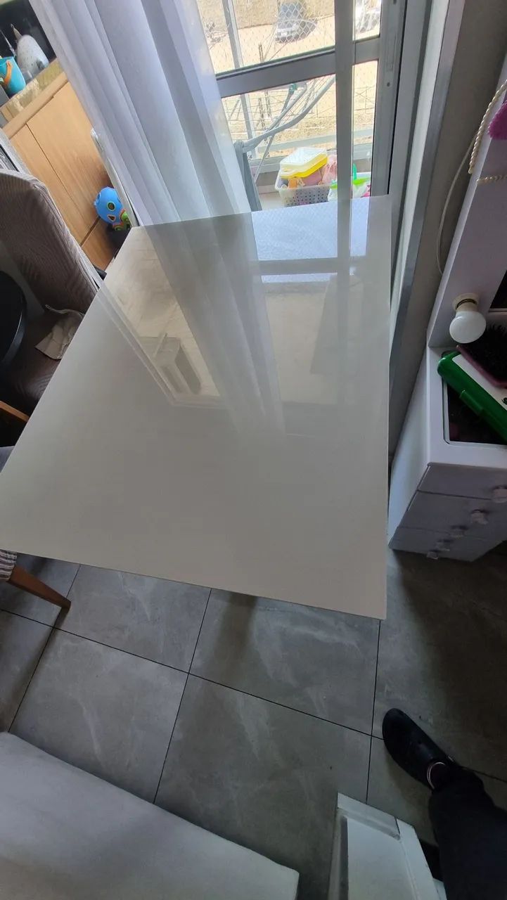 Mesa quadrada de madeira maciça com tampo de vidro - Foto 3