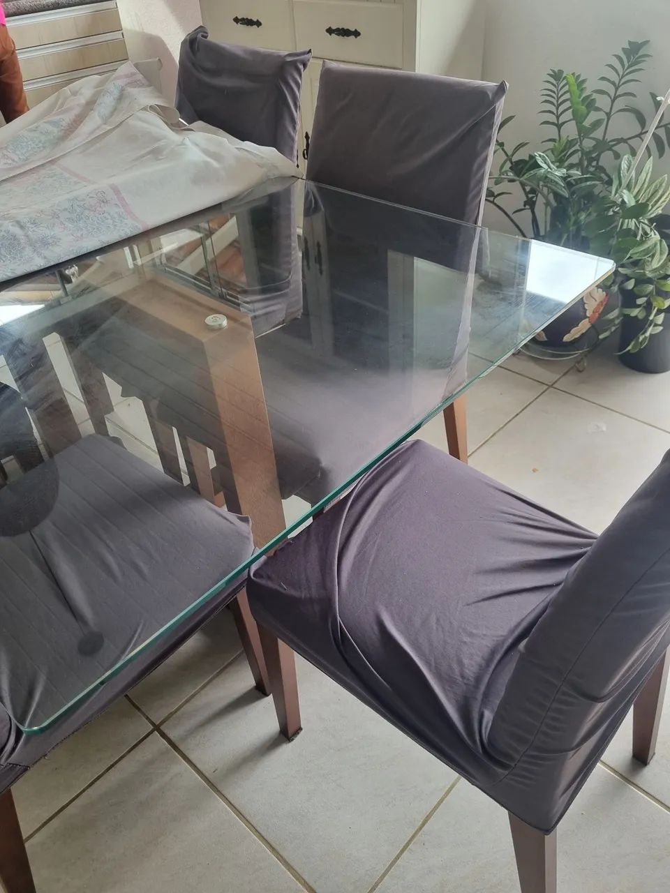 Mesa com 6 cadeiras