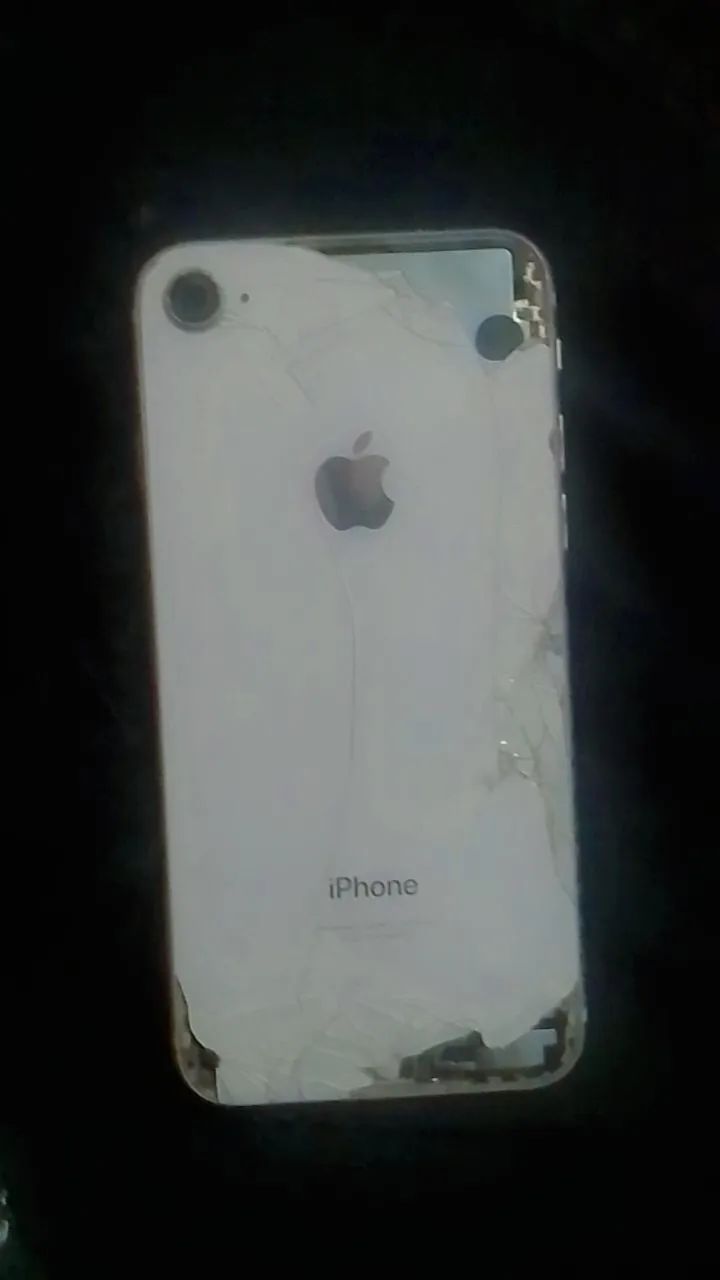 Vendo aiphone 8normal  se vim buscar te conversa no valor 