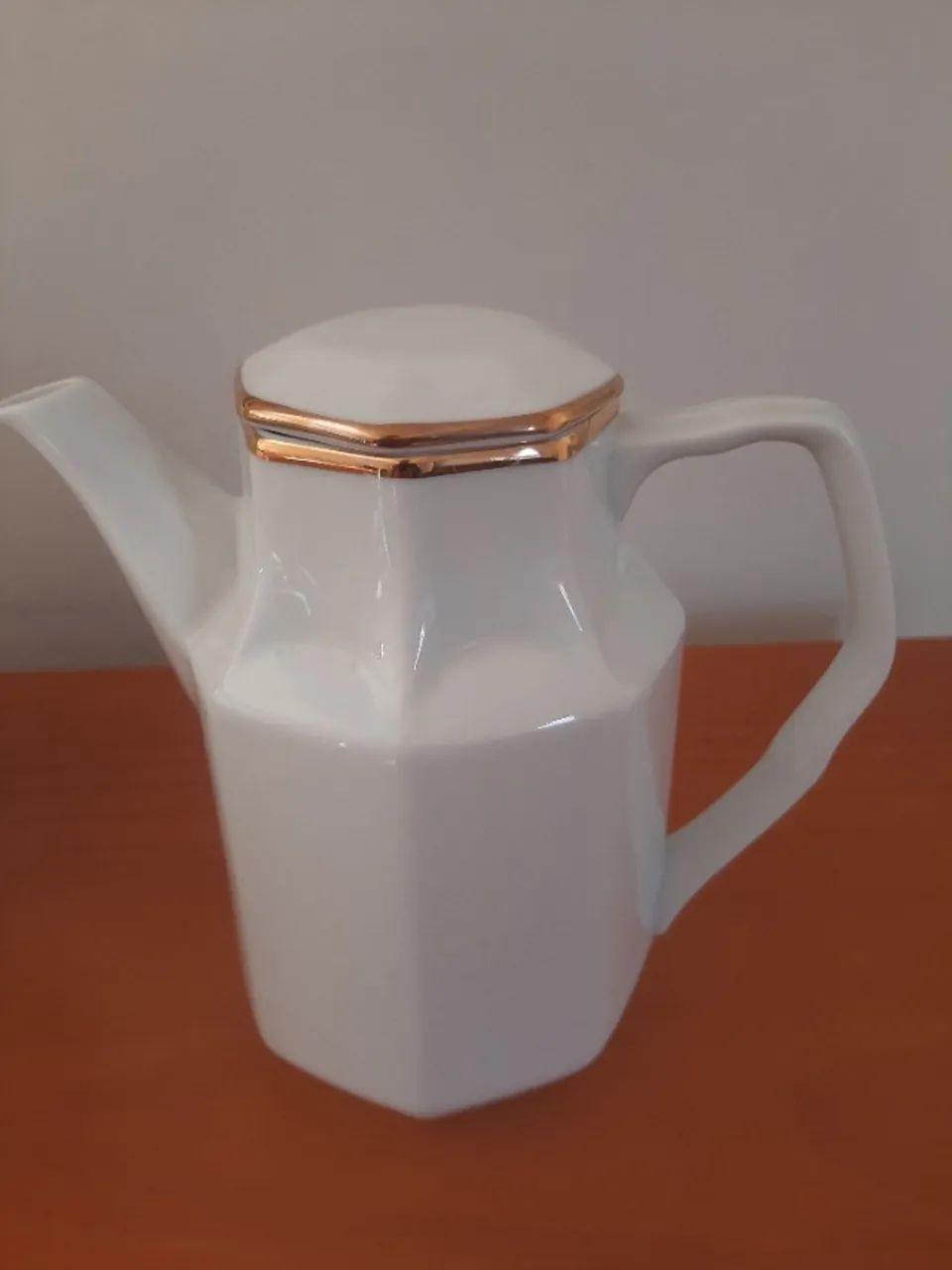 Bule Porcelana Schmidt - Linha clássica filete ouro 