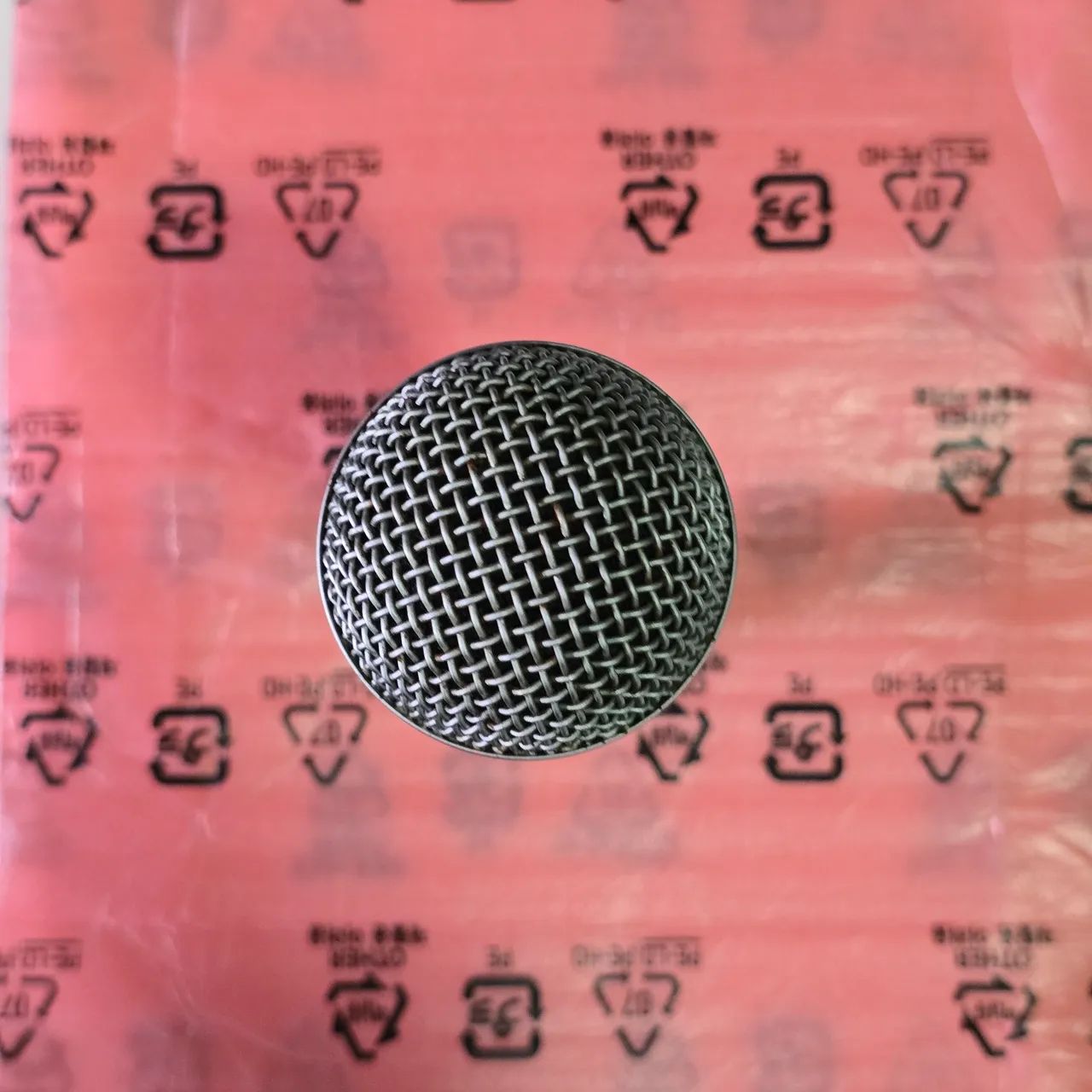 Vendo microfones Shure SM58 R$900 cada. Scarlet CM25 R$800 - Foto 2