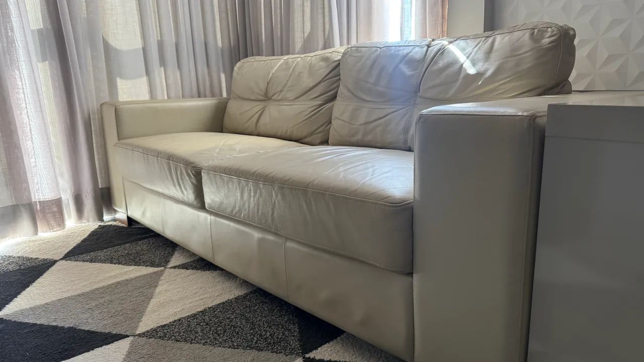 Sofá Domini 2.10m - 100% Couro Legítimo Pérola