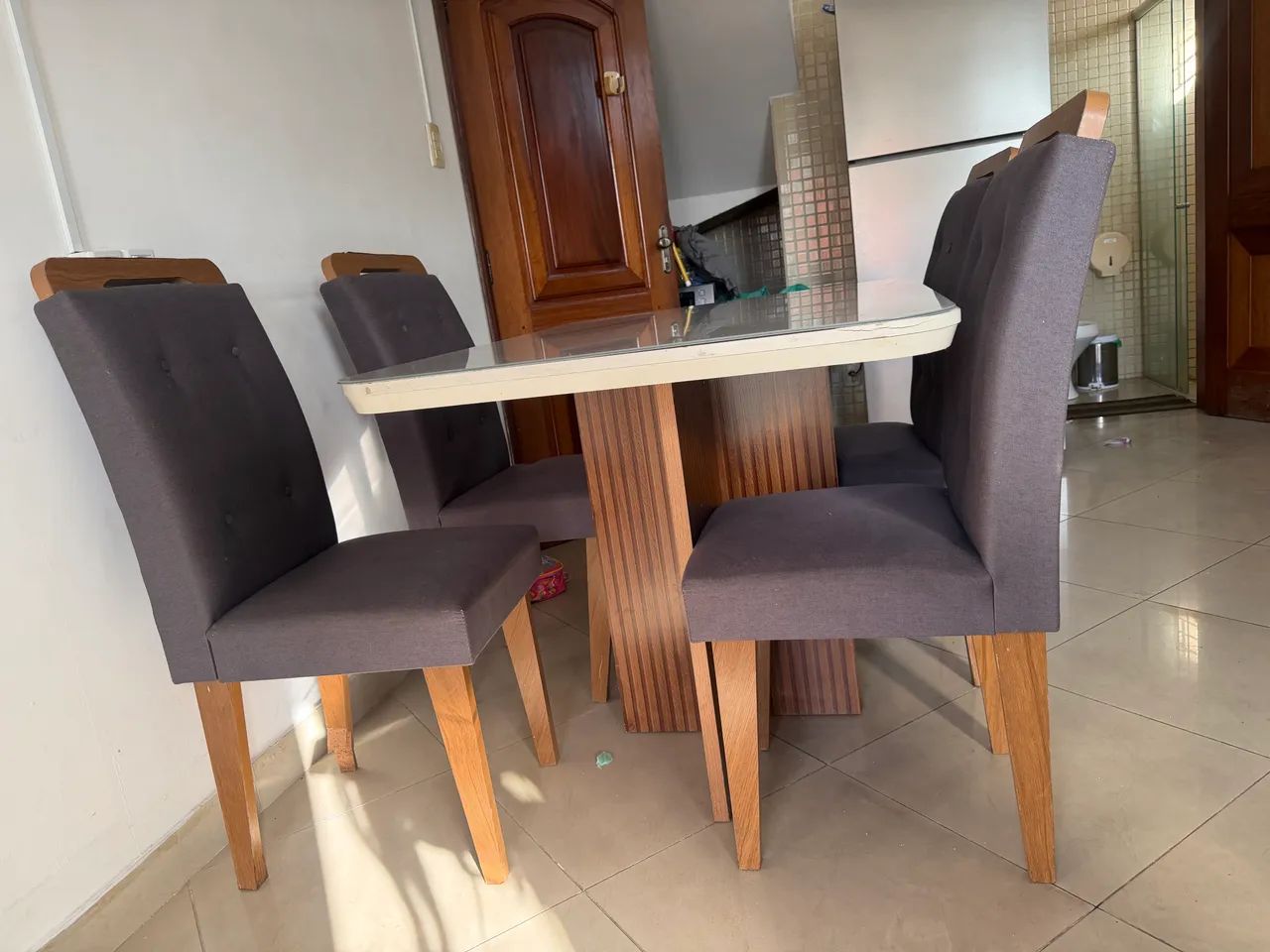 Vendo mesa com tampo de vidro 4 lugares  - Foto 2