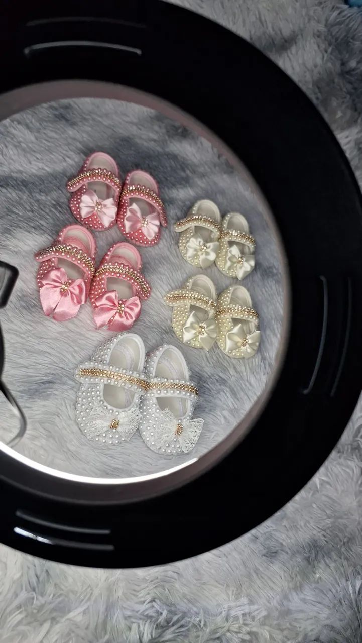 Sapatinhos de bebê menina luxo com perolas  apenas R$ 35 reais