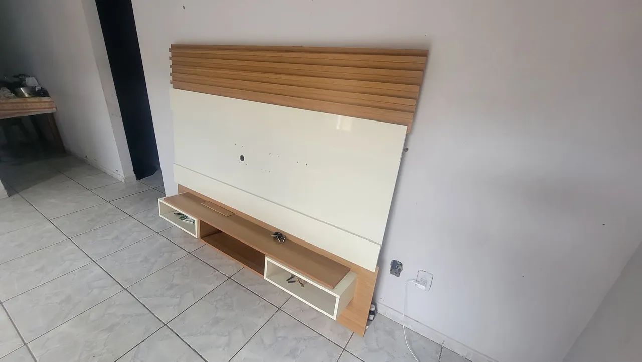 Painel de TV Moderno com Rack - Amadeirado e Off-White - Foto 2