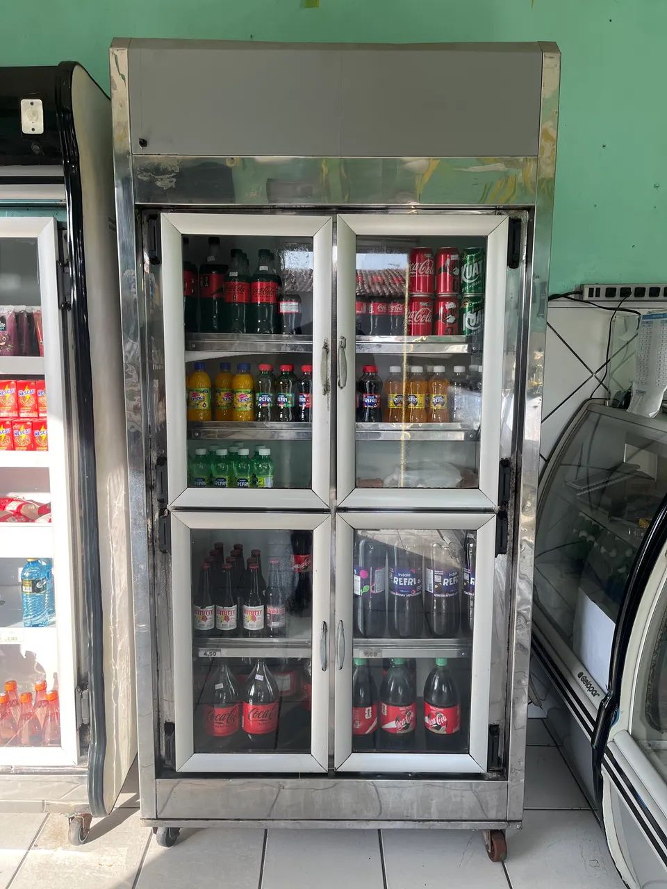 Expositor de bebidas 4 portas - Foto 2