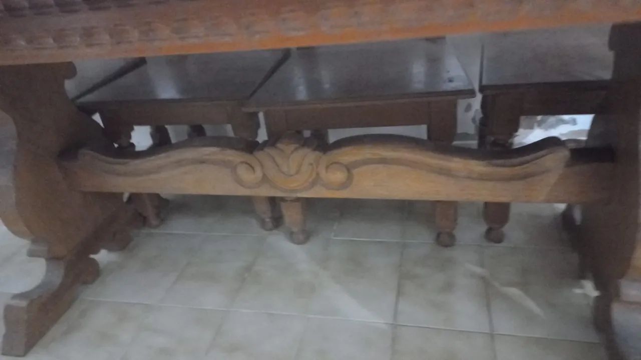 Mesa de 8 cadeiras de madeira maciça de CEREJEIRA. - Foto 5