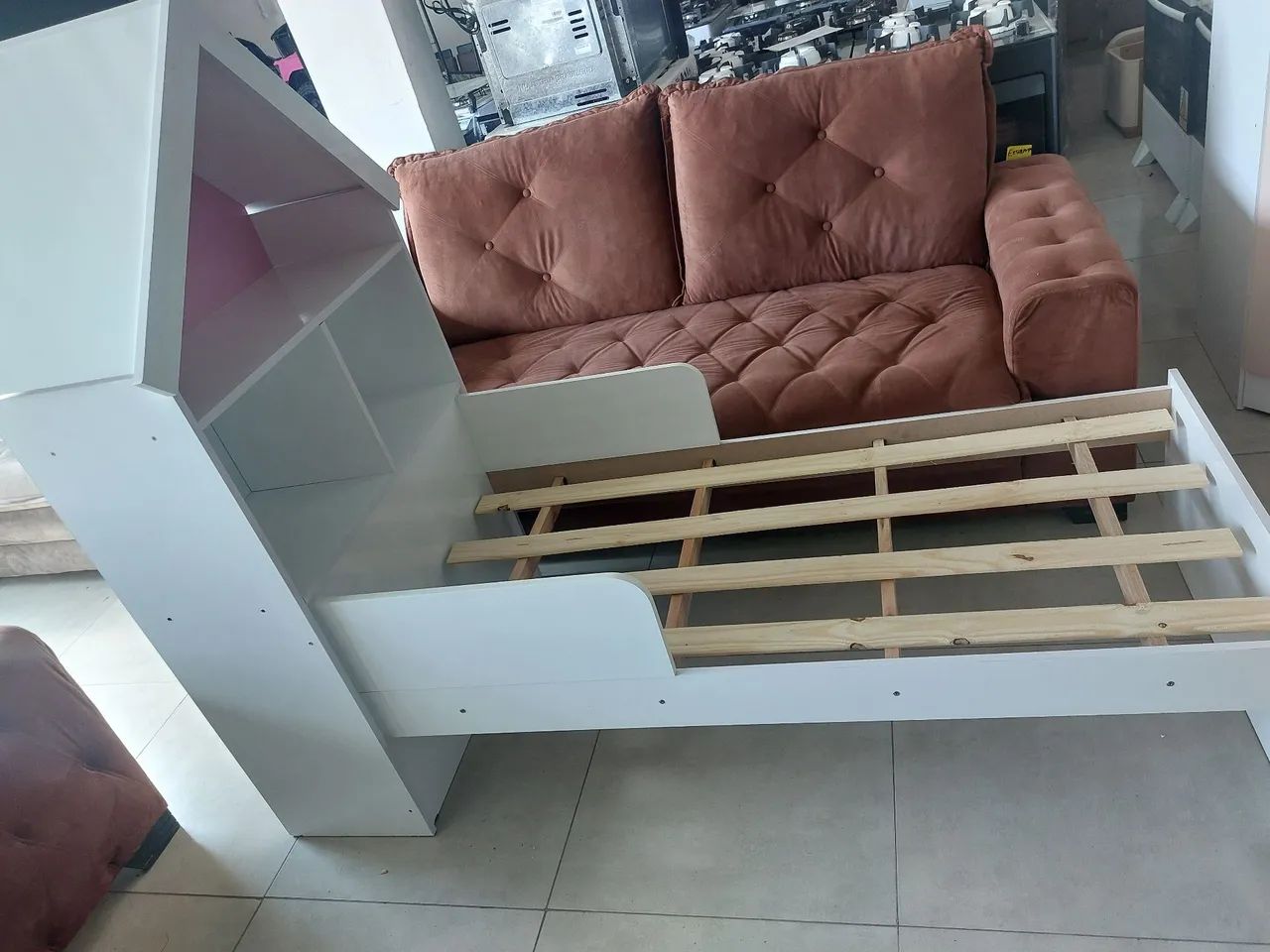 Cama infantil com prateleira  - Foto 2