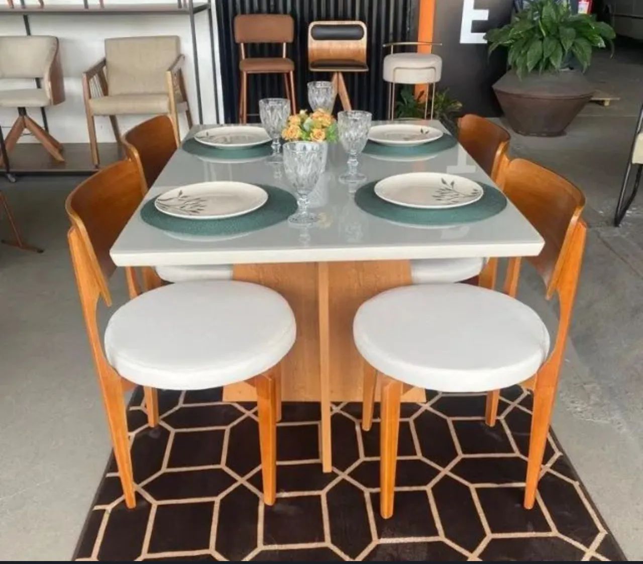 Mesa de jantar 4 cadeiras em madeira maciça 