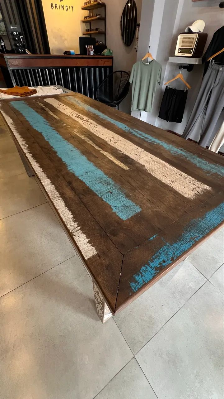 Mesa de madeira maciça 