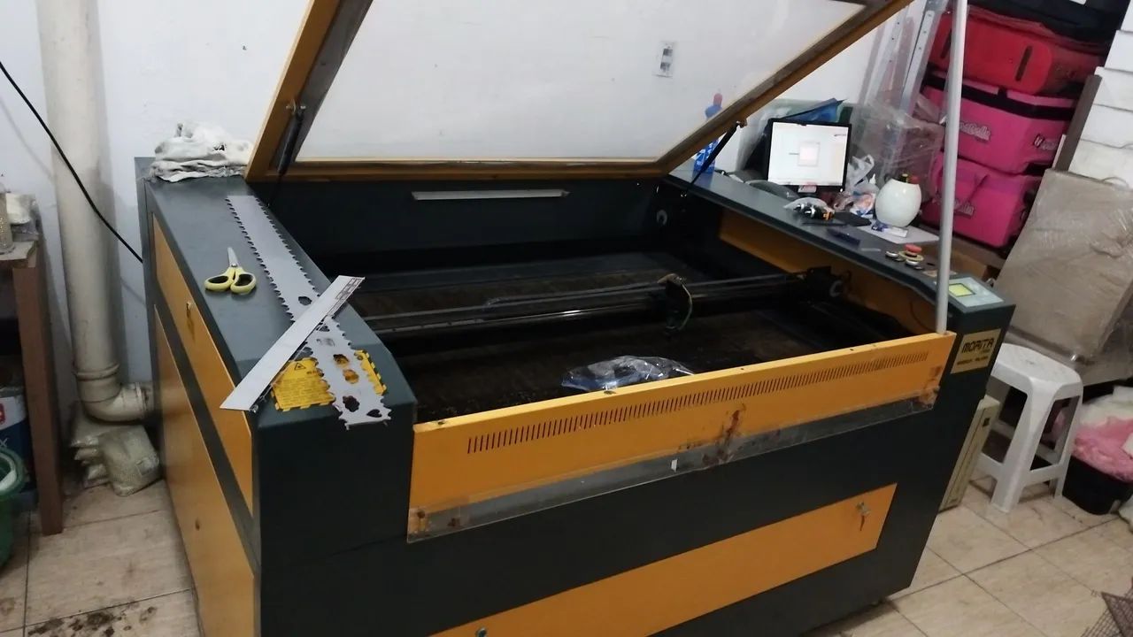 Máquina de corte e gravação a laser Morita 0.90x1.20mts