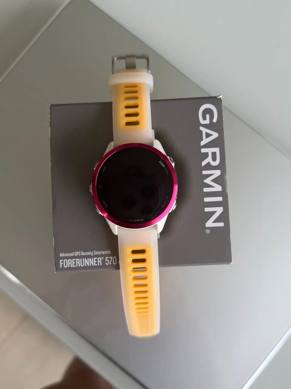 Relógio Garmin Forerunner 570 de 42 mm
