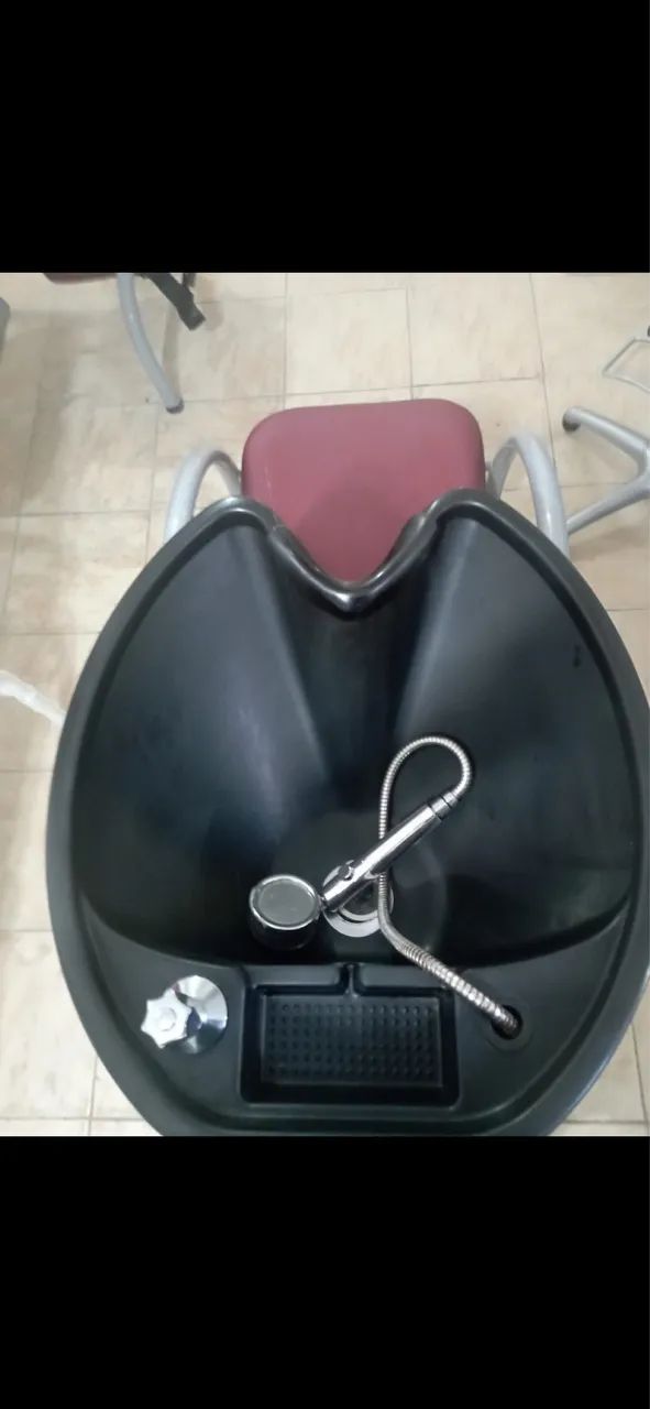 Vendo moveis de salão! 3 cadeiras 2 lavatórios 1 maca  - Foto 5
