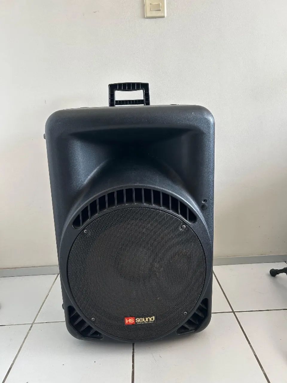 Caixa de som HS SOUND com tripé 