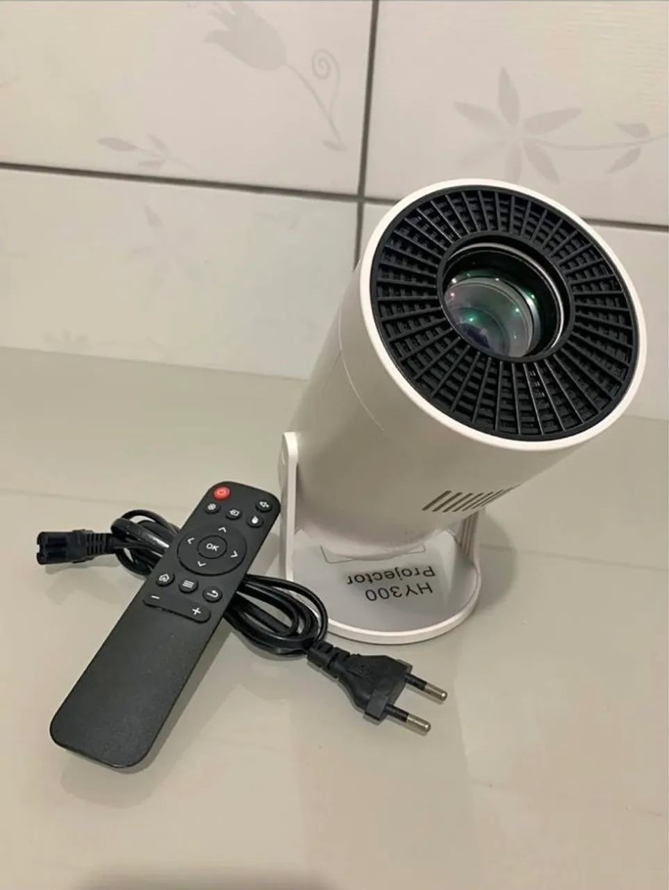 Mini Projetor Portátil - Imagem Grande em Qualquer Lugar