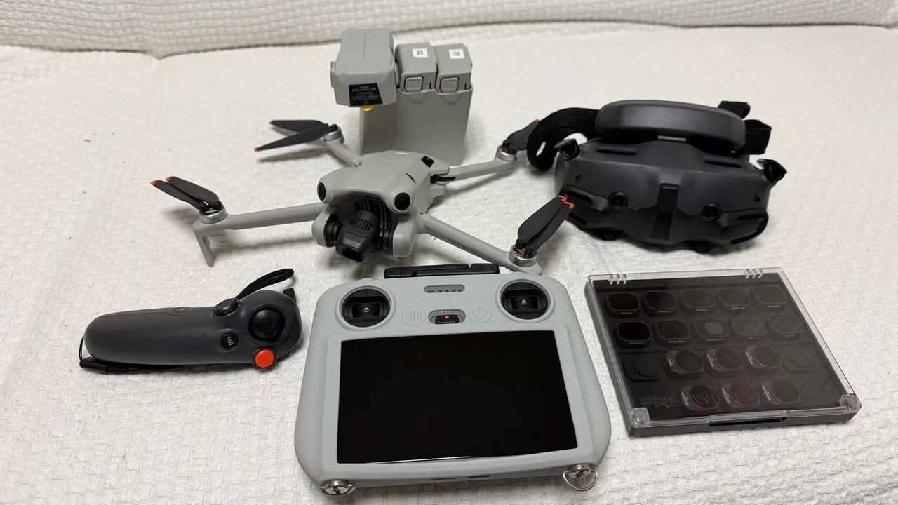 Drone DJI Mini 4 PRO Fly More Combo Plus