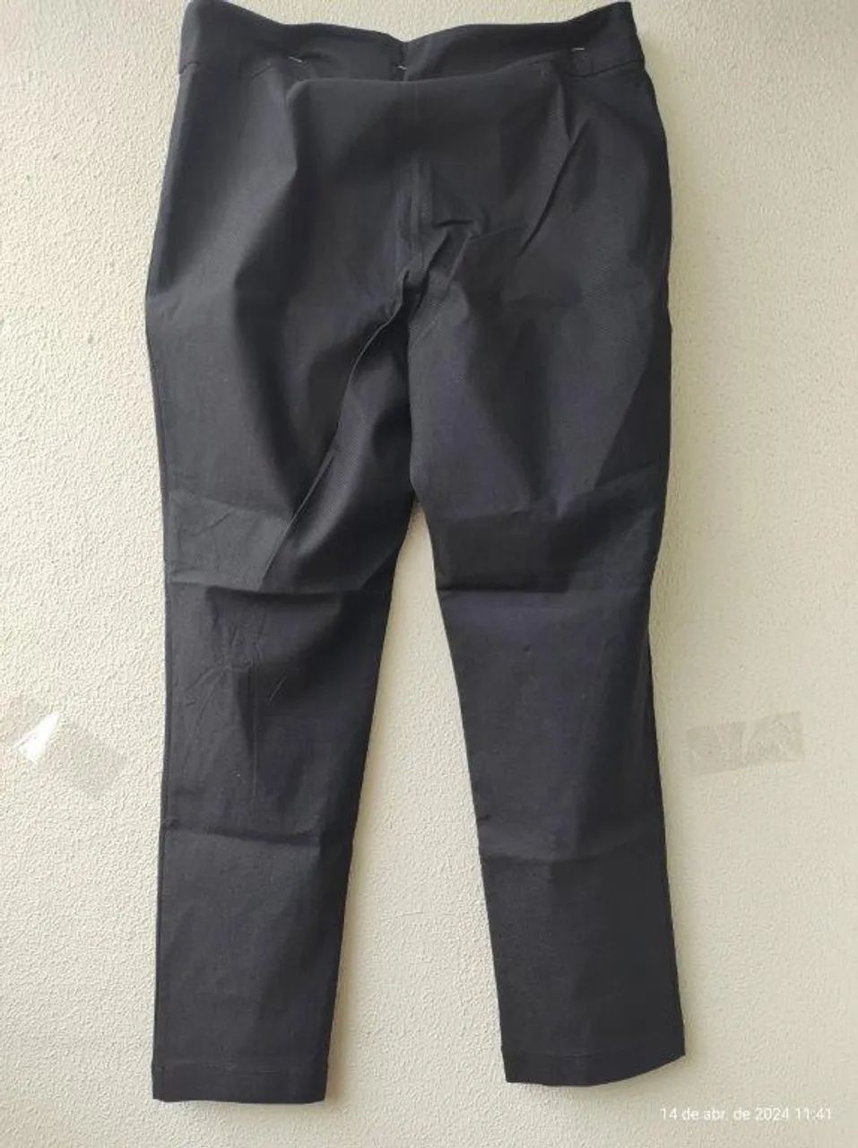 calça plus size preta reta tamanho 52 - Foto 2