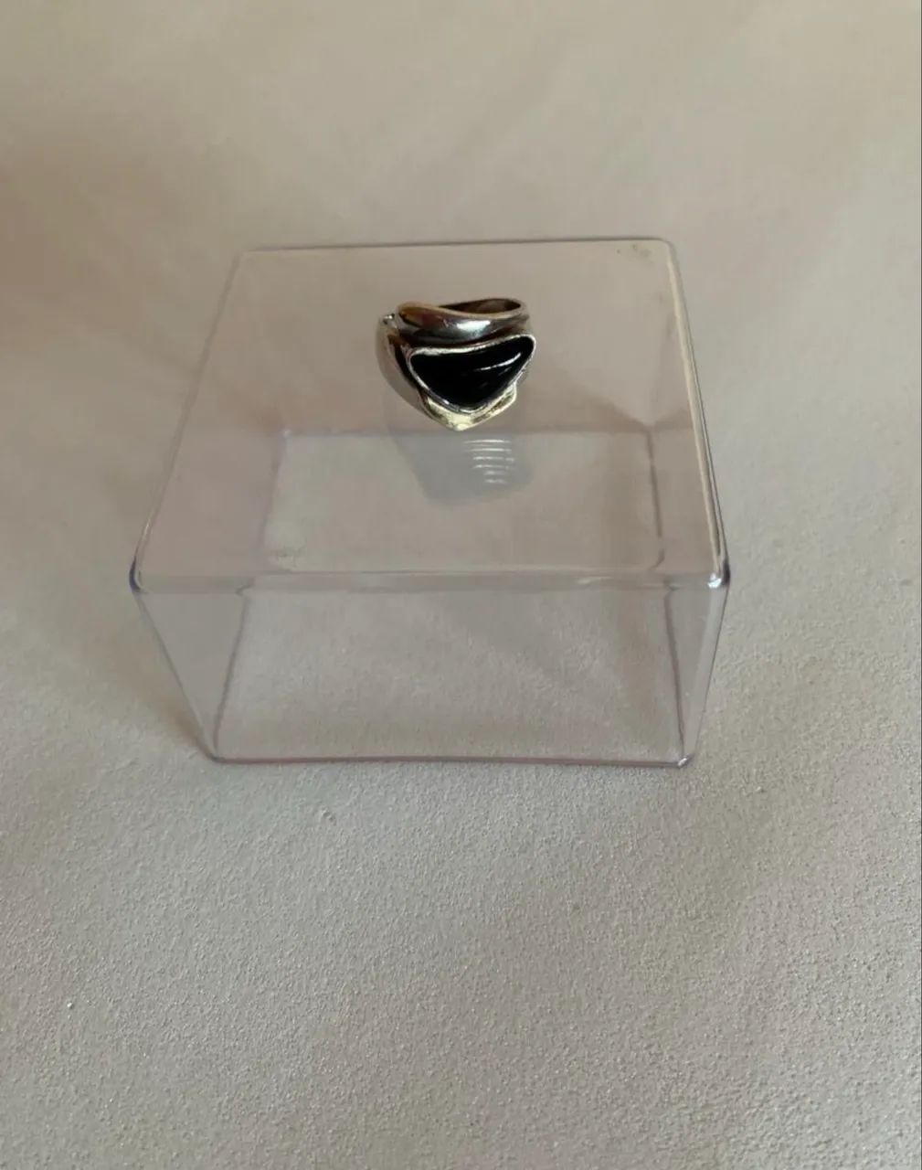 Anel de prata com pedra preta 
