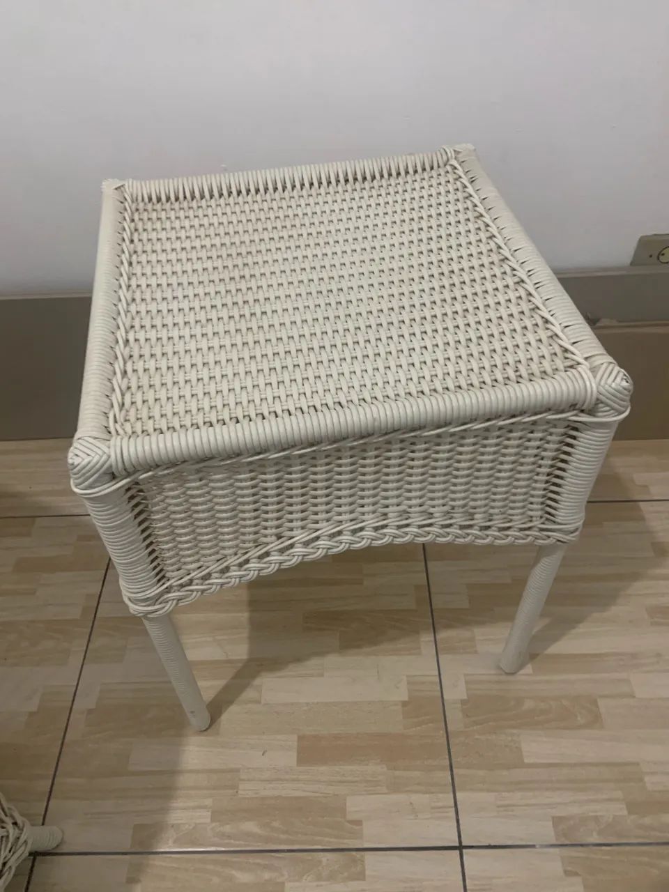 POLTRONA EM FIBRA ( BRETON ACTUAL) + MESA ALTA CANTO  - Foto 4