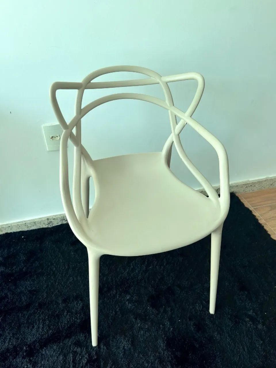 Cadeira Modelo Masters bege claro/off-white  - Design Moderno - Foto 3