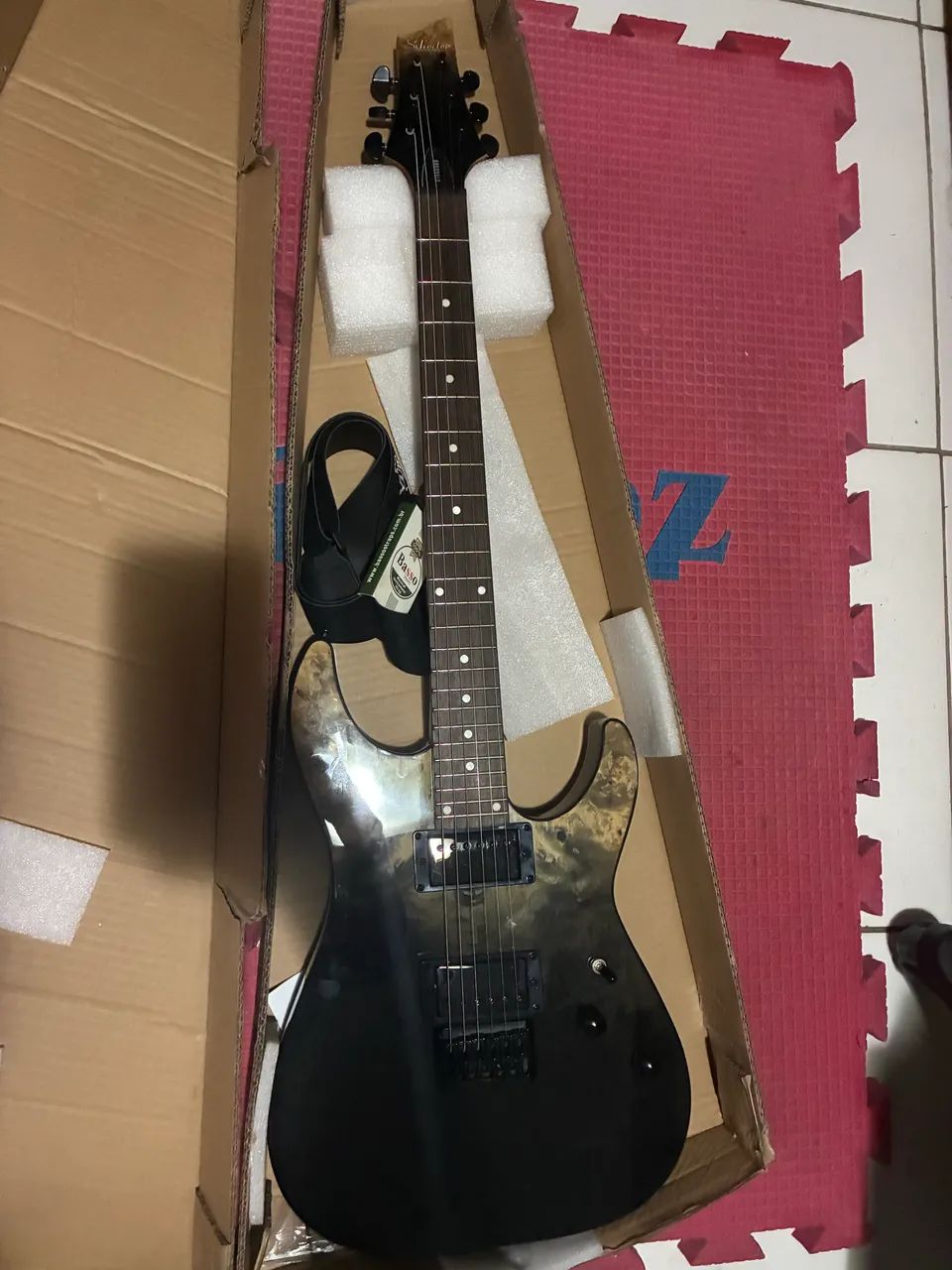 Guitarra schecter C1 standard nova na caixa  - Foto 3