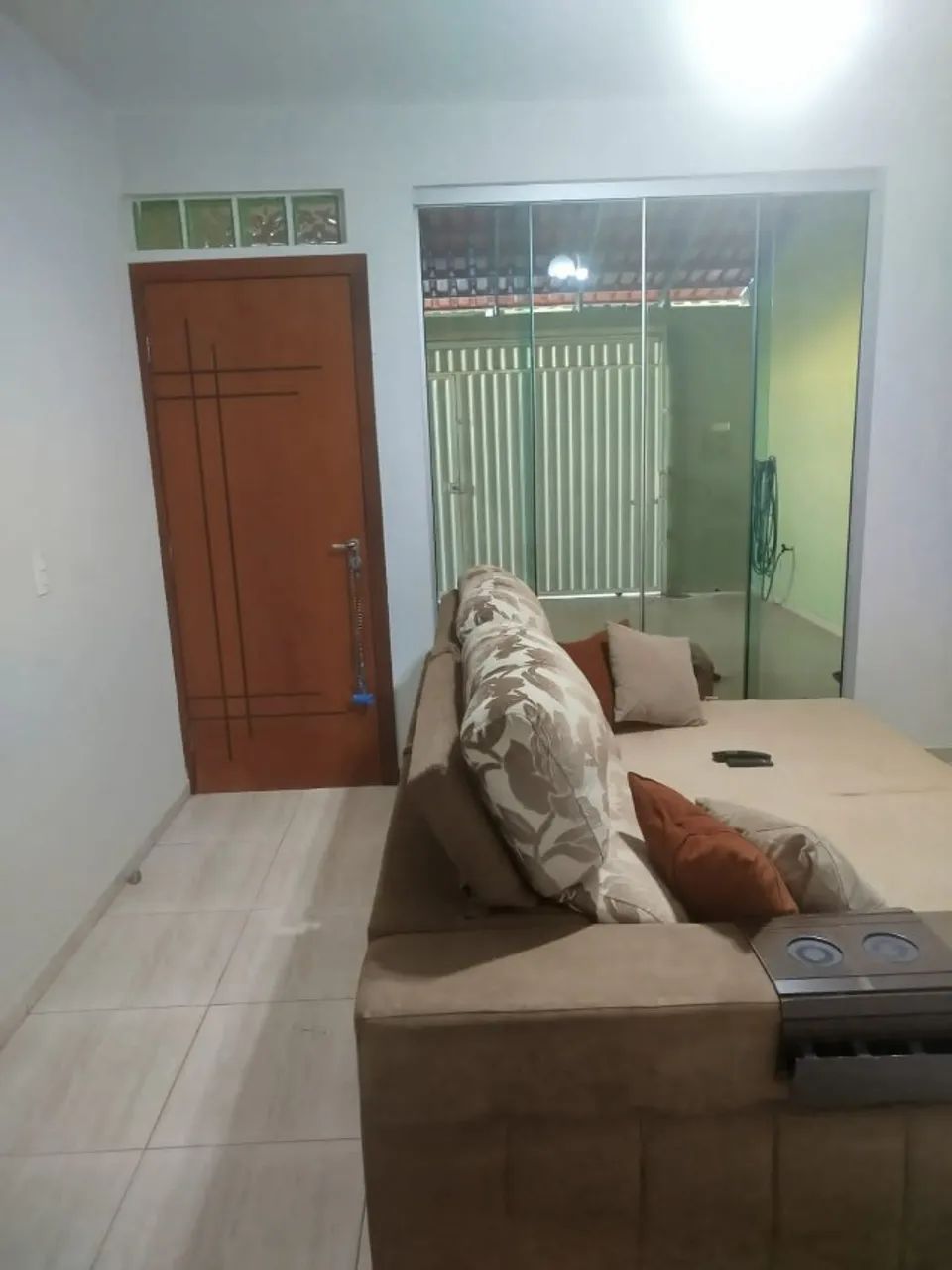 Aluguel - Casa com 2 quartos - Vila Planalto - Garagem coberta