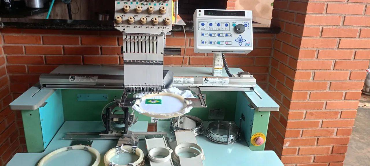 Máquina de bordado tajima 