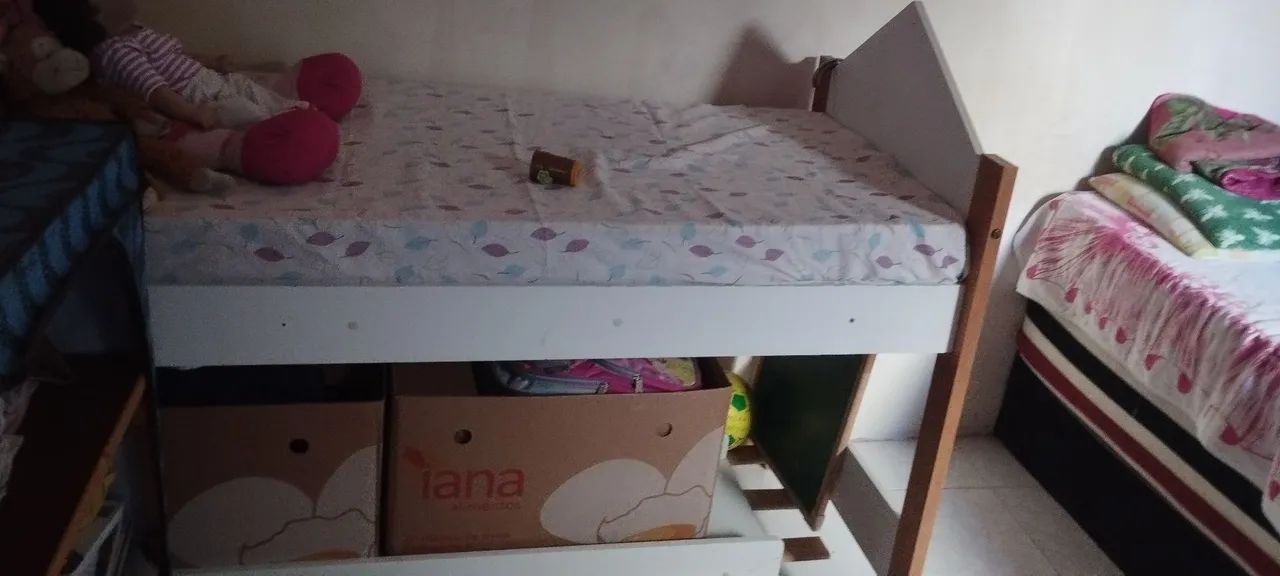 Vendo cama com escorregador infantil com colchão  - Foto 2